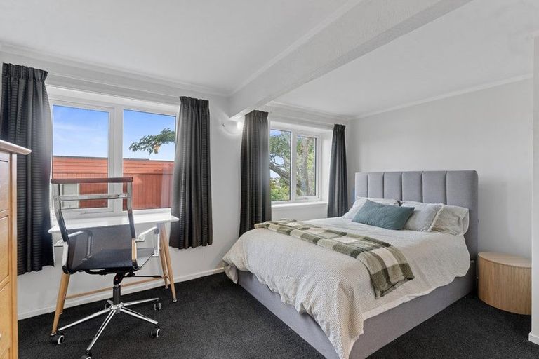 Photo of property in 1/177 Glenfield Road, Hillcrest, Auckland, 0627