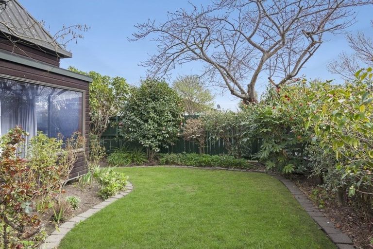 Photo of property in 33 Dovedale Avenue, Ilam, Christchurch, 8041