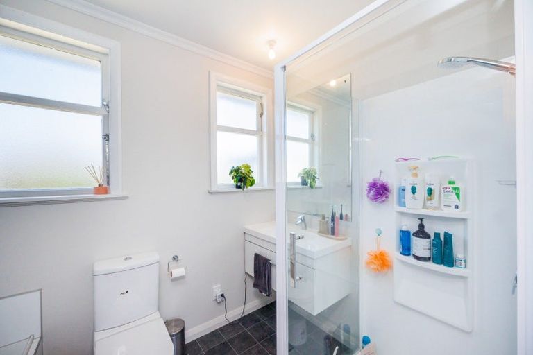 Photo of property in 27 Knowles Street, Terrace End, Palmerston North, 4410