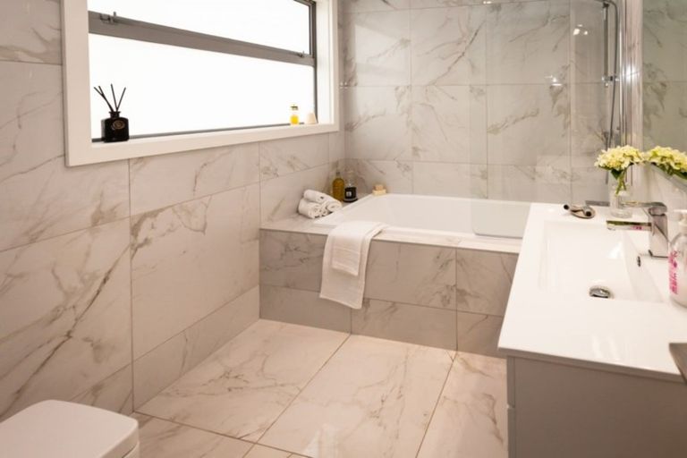 Photo of property in 98 Awa Road, Seatoun, Wellington, 6022