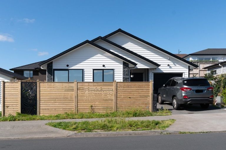 Photo of property in 58 Accolage Boulevard, Kumeu, 0810