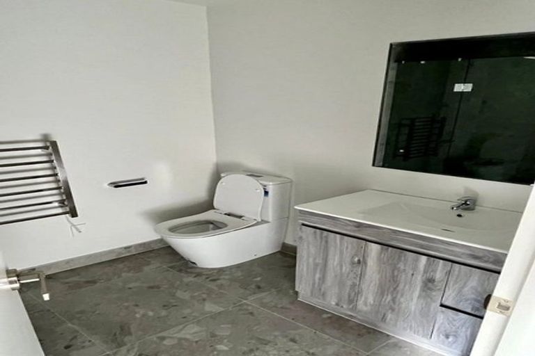 Photo of property in 3/86 Fred Taylor Drive, Westgate, Auckland, 0814