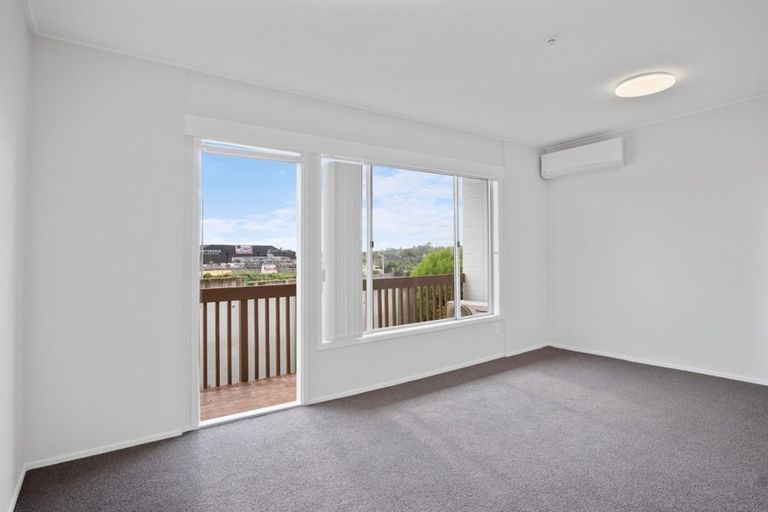 Photo of property in 2/34a Parr Road South, Point Chevalier, Auckland, 1025