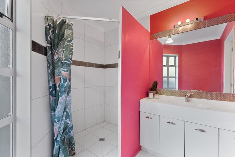 Photo of property in 42 Holcombrooke Lane, Welcome Bay, Tauranga, 3175