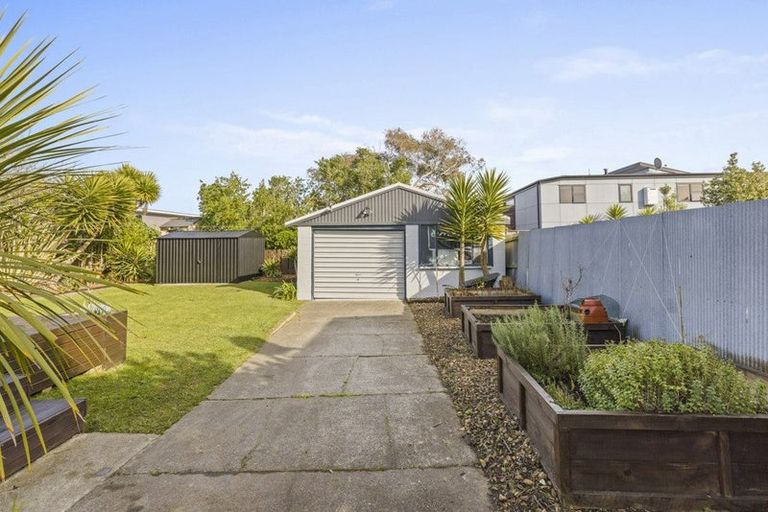 Photo of property in 16 Malta Crescent, South New Brighton, Christchurch, 8062