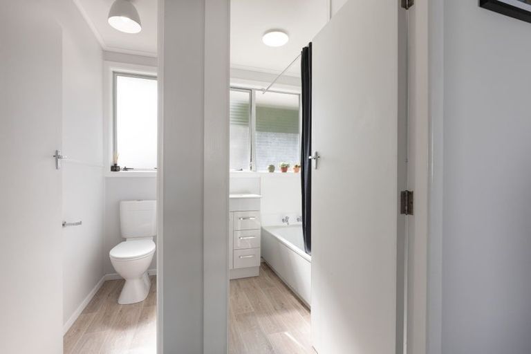 Photo of property in 103 Collins Road, Melville, Hamilton, 3206