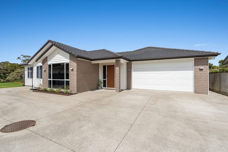 Photo of property in 18 Kahika Grove, Huapai, Kumeu, 0810