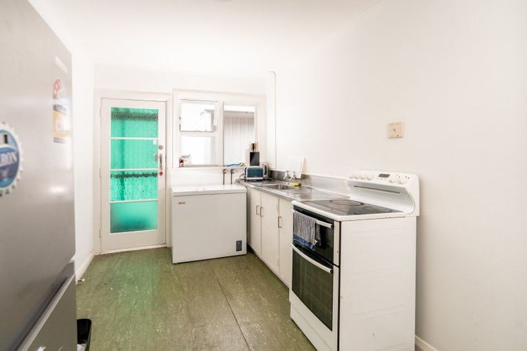 Photo of property in 87 Queens Drive, Lyall Bay, Wellington, 6022