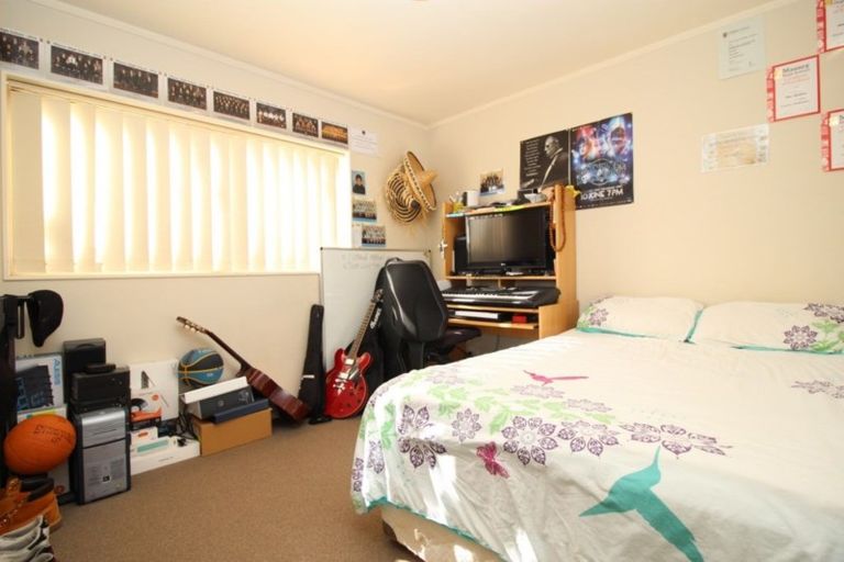 Photo of property in 12b Patrice Place, Massey, Auckland, 0614