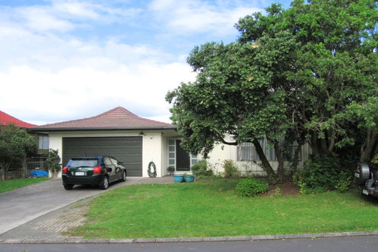 Photo of property in 4 Levaut Place, Half Moon Bay, Auckland, 2012