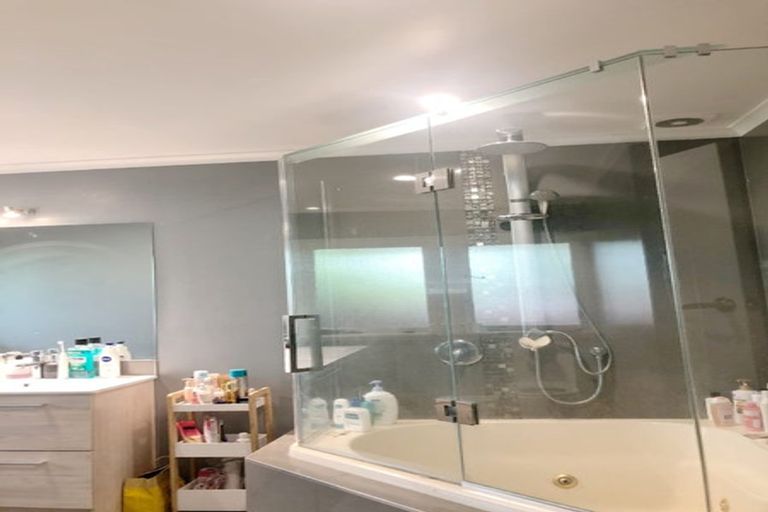 Photo of property in 56 Memorial Avenue, Ilam, Christchurch, 8053