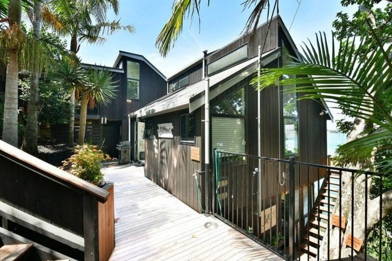 Photo of property in 254 Wade River Road, Wade Heads, Whangaparaoa, 0932