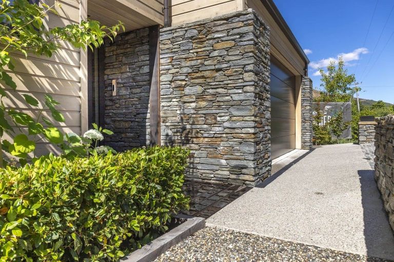 Photo of property in 9a Caernarvon Street, Arrowtown, 9302