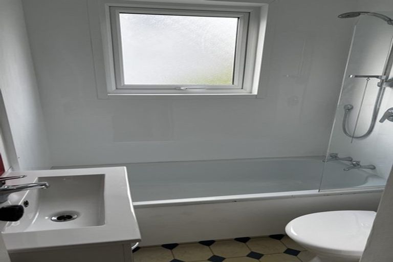 Photo of property in 3/49 Mandalay Terrace, Khandallah, Wellington, 6035