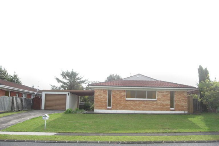 Photo of property in 38 Tupaki Place, Pakuranga Heights, Auckland, 2010