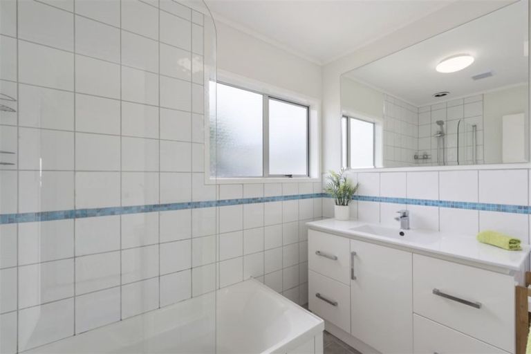 Photo of property in 1/317 Triangle Road, Massey, Auckland, 0614