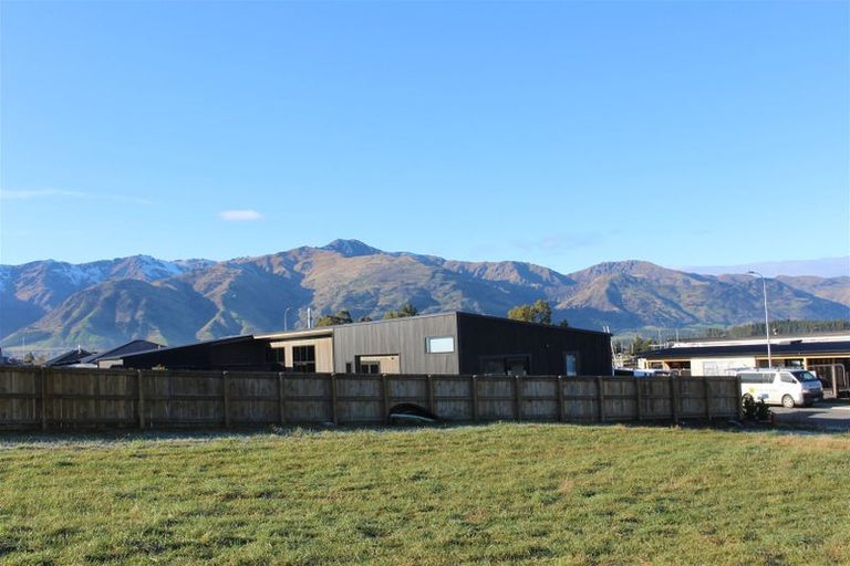 Photo of property in 35 Woodpecker Street, Lake Hawea, 9382