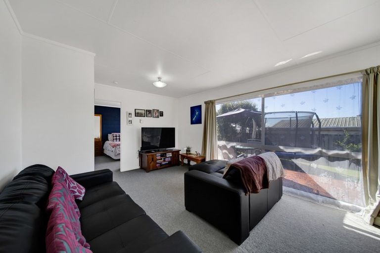 Photo of property in 2/54 Riversdale Drive, Merrilands, New Plymouth, 4312