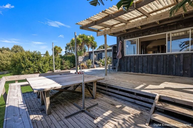 Photo of property in 2856 South Head Road, South Head, Helensville, 0874