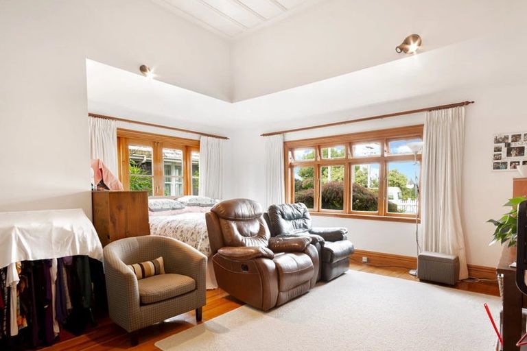 Photo of property in 46 Forest Lake Road, Forest Lake, Hamilton, 3200