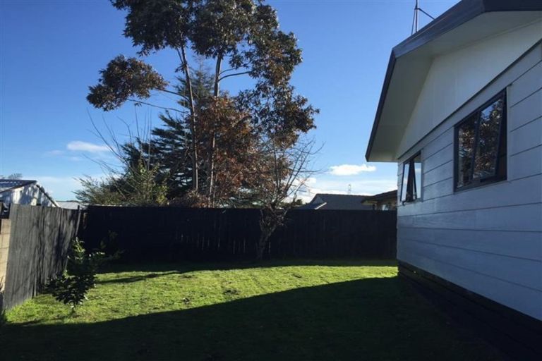 Photo of property in 2/25 Melleray Place, Randwick Park, Auckland, 2105