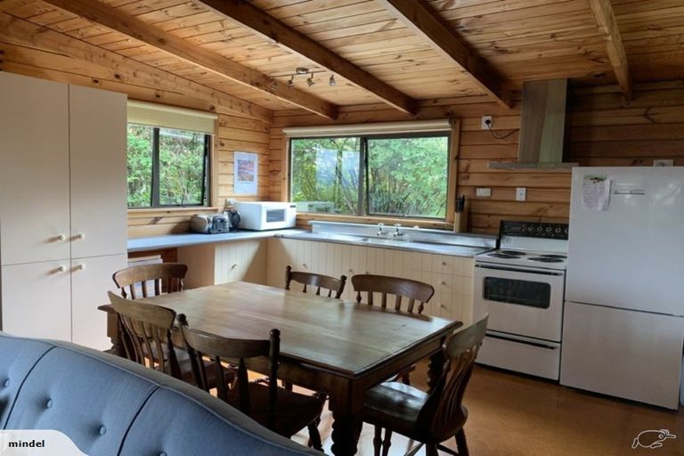 Photo of property in 17 Ivy Terrace, Moana, 7872