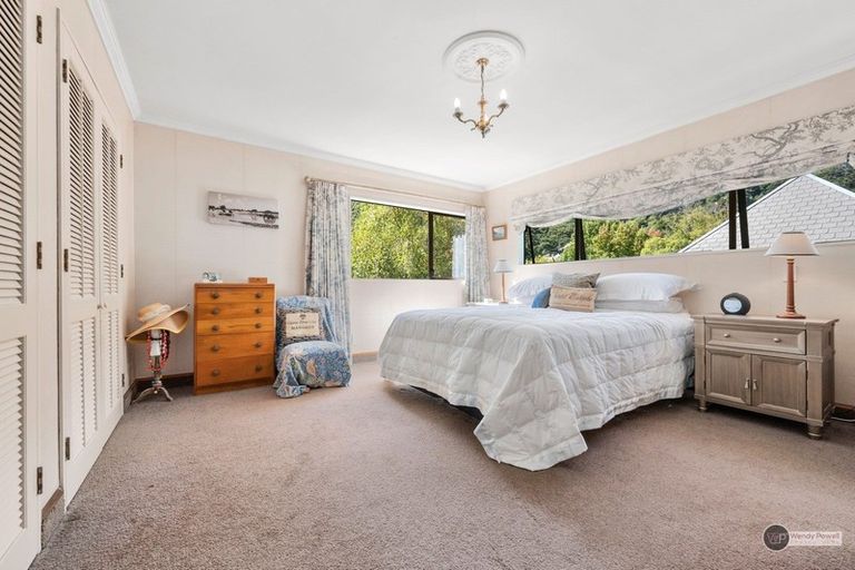 Photo of property in 2 Lady Bell Grove, Lowry Bay, Lower Hutt, 5013