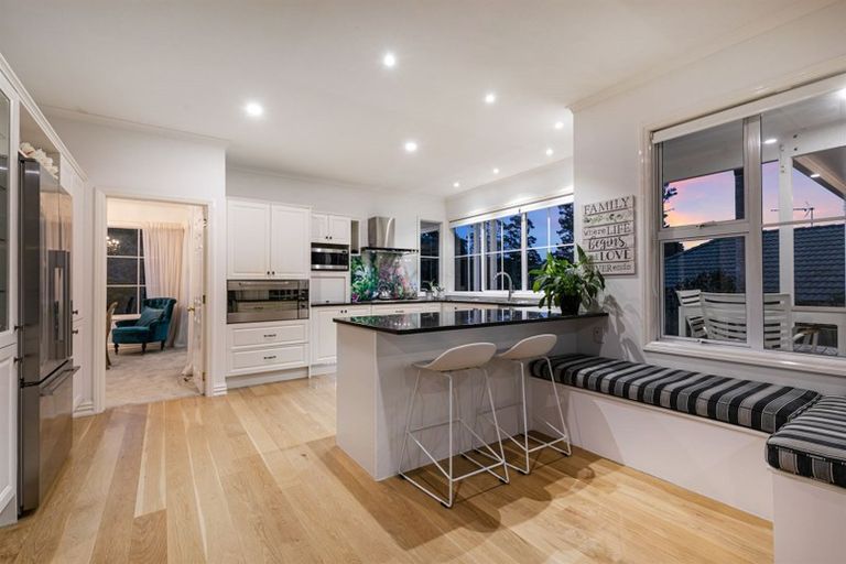 Photo of property in 27 Almond Grove, Greenhithe, Auckland, 0632