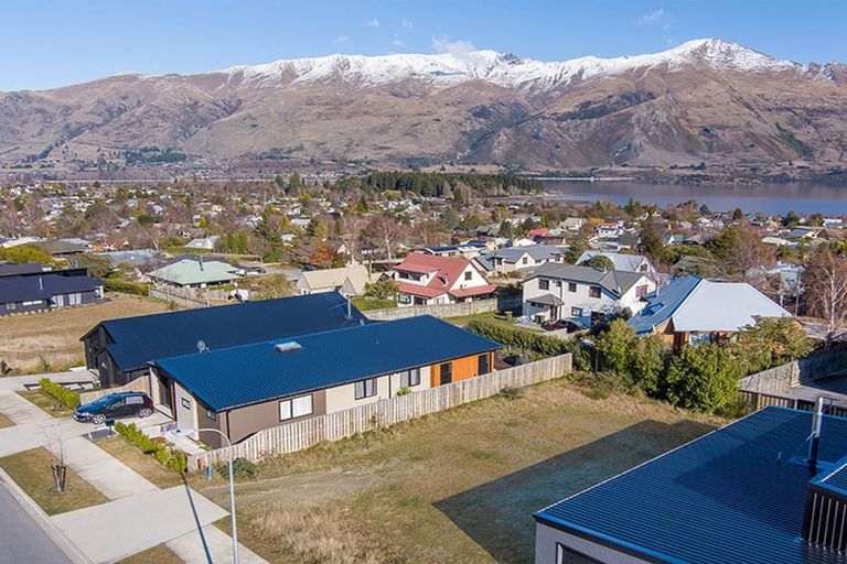 Photo of property in 16 Clearview Street, Wanaka, 9305
