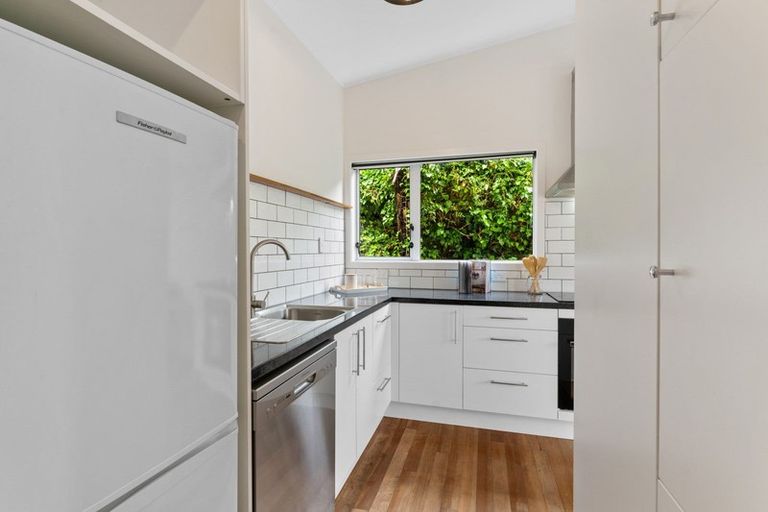 Photo of property in 30b Huntingdon Street, Northland, Wellington, 6012