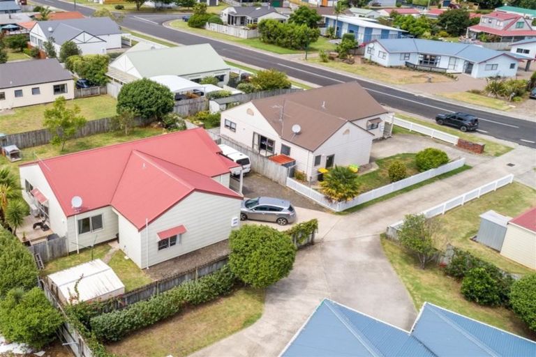 Photo of property in 15 Cholmondeley Crescent, Whitianga, 3510