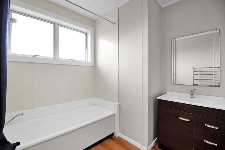 Photo of property in 10 Karaka Street, Inglewood, 4330