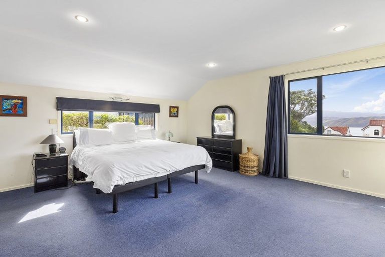 Photo of property in 10 Inverell Way, Seatoun, Wellington, 6022