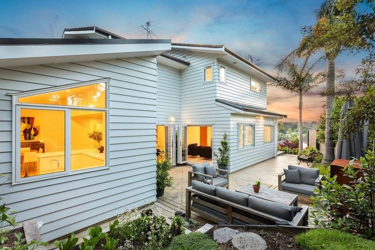 Photo of property in 32 Chamari Close, Titirangi, Auckland, 0604