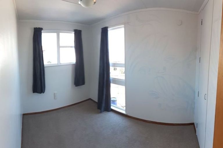 Photo of property in 6 Brougham Place, West Harbour, Auckland, 0618