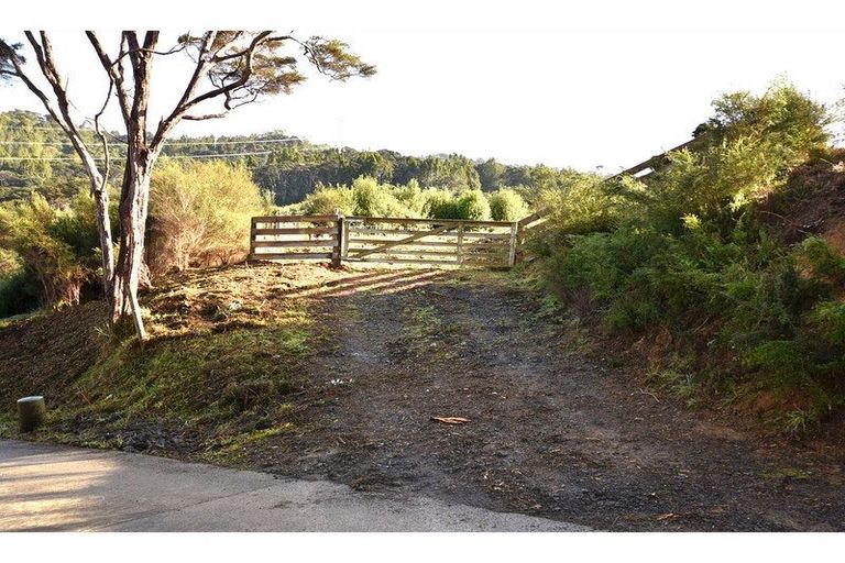 Photo of property in 188 Pinchgut Road, Kaukapakapa, 0873
