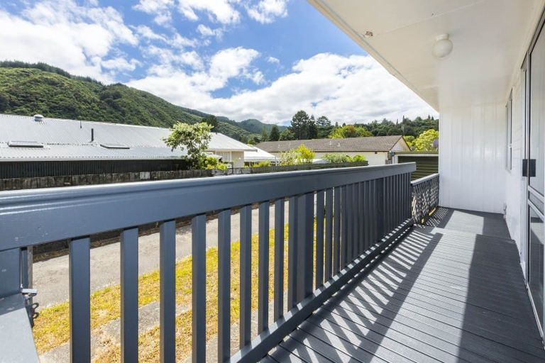 Photo of property in 19a Gemstone Drive, Birchville, Upper Hutt, 5018