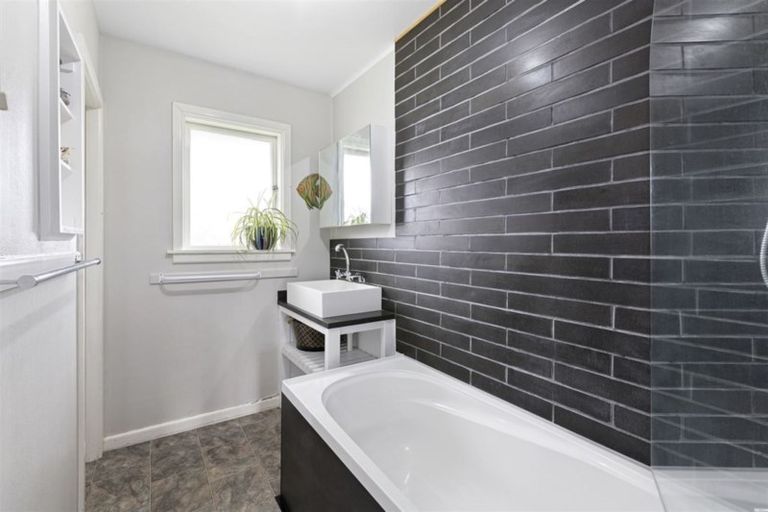 Photo of property in 24 Ontario Place, Wainoni, Christchurch, 8061