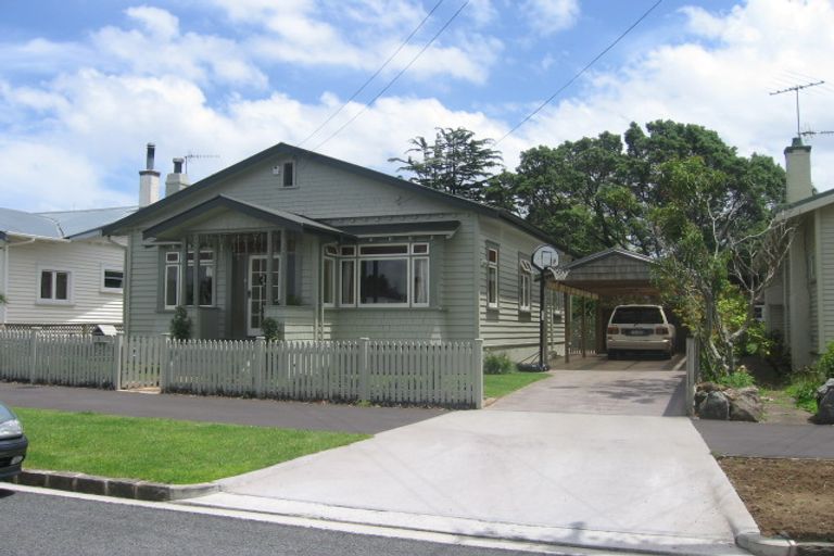 Photo of property in 6 Adam Street, Greenlane, Auckland, 1051