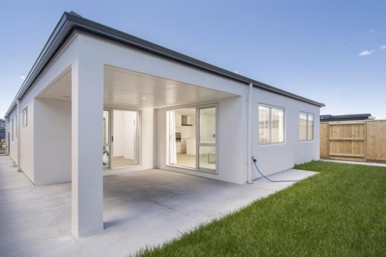 Photo of property in 10 Awatira Drive, Papamoa Beach, Papamoa, 3118