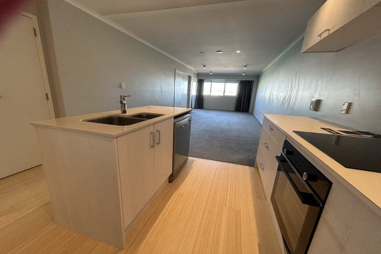 Photo of property in Mooring Apartments, 307/277 Maunganui Road, Mount Maunganui, 3116