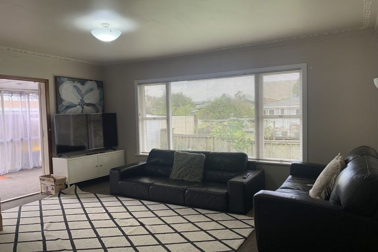 Photo of property in 90 Matipo Road, Te Atatu Peninsula, Auckland, 0610