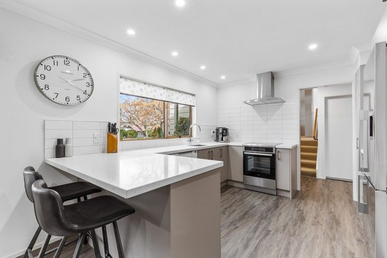 Photo of property in 32 Haast Place, Awapuni, Palmerston North, 4412