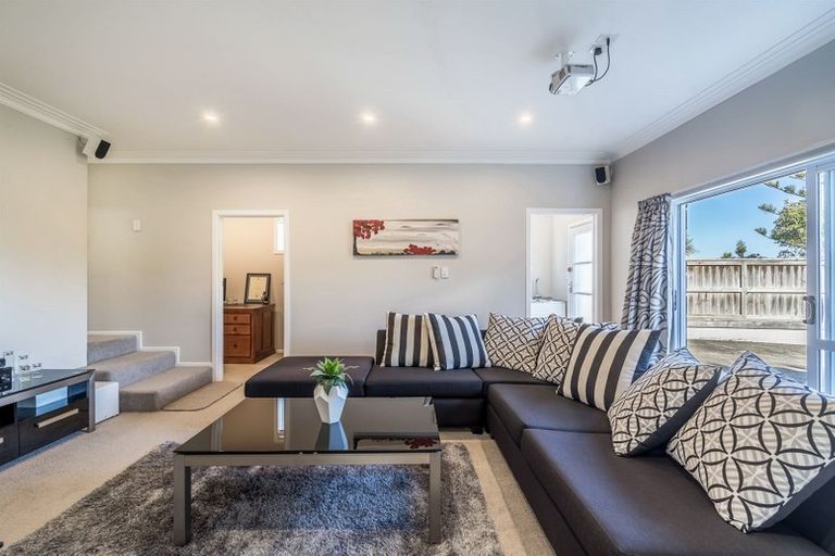 Photo of property in 5 Sea Vista Avenue, Beach Haven, Auckland, 0626