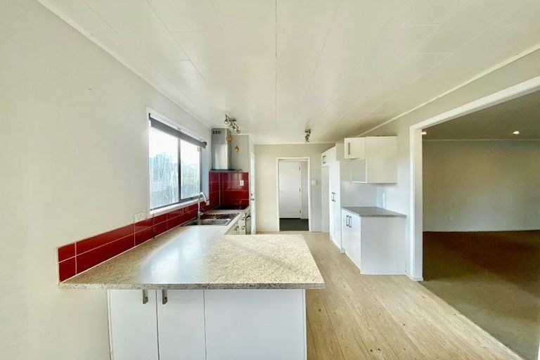 Photo of property in 15 Mon Desir Place, Manurewa, Auckland, 2102