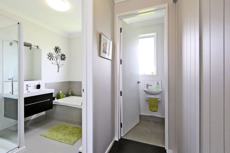 Photo of property in 20 Whittaker Place, Havelock North, 4130