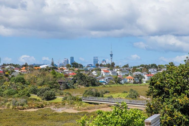 Photo of property in 91 Eversleigh Road, Belmont, Auckland, 0622