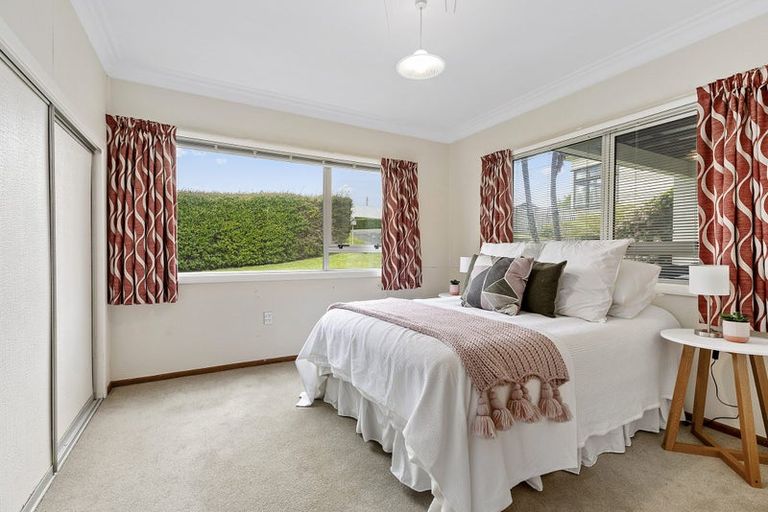 Photo of property in 5 Te Reinga View, Tawa, Wellington, 5028