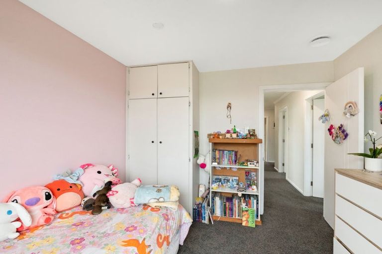 Photo of property in 28 Denise Crescent, Hornby, Christchurch, 8042