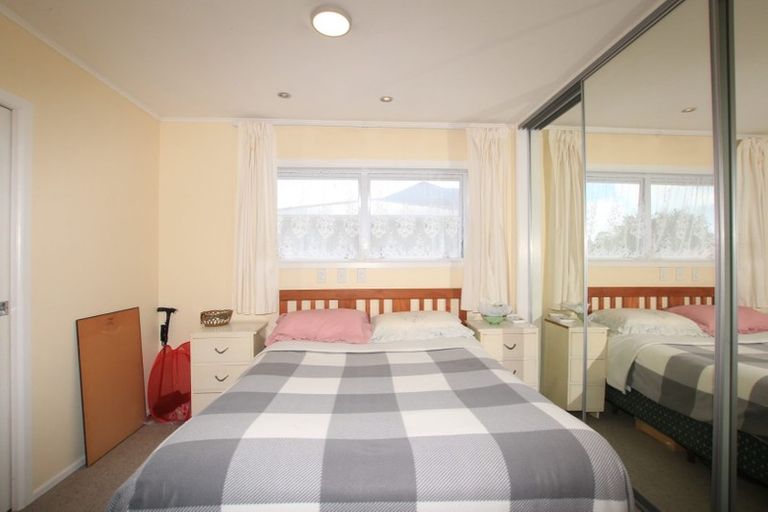 Photo of property in 5 Amberley Avenue, Te Atatu South, Auckland, 0610